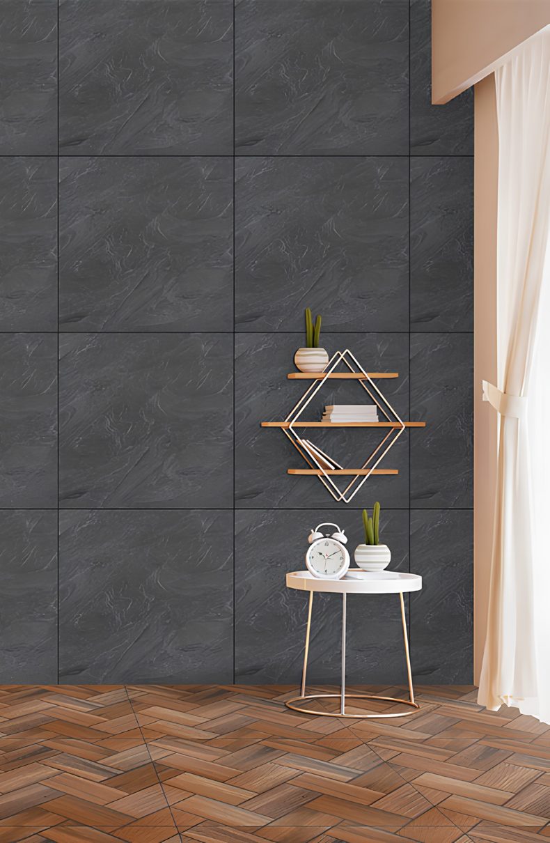 Ambiente con revestimiento cerámico gris y piso tipo madera de Cerámica COBOCE